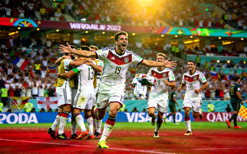 世界杯历史经典时刻，球员庆祝进球瞬间