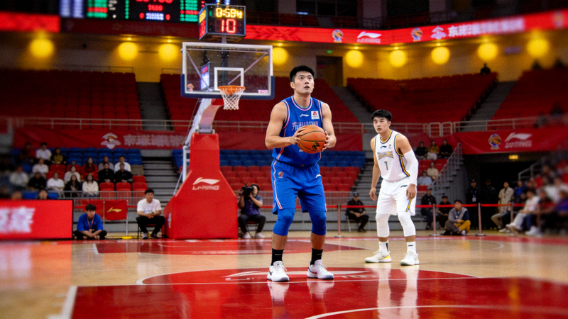 中国男子篮球职业联赛CBA赛场，球员执行罚球